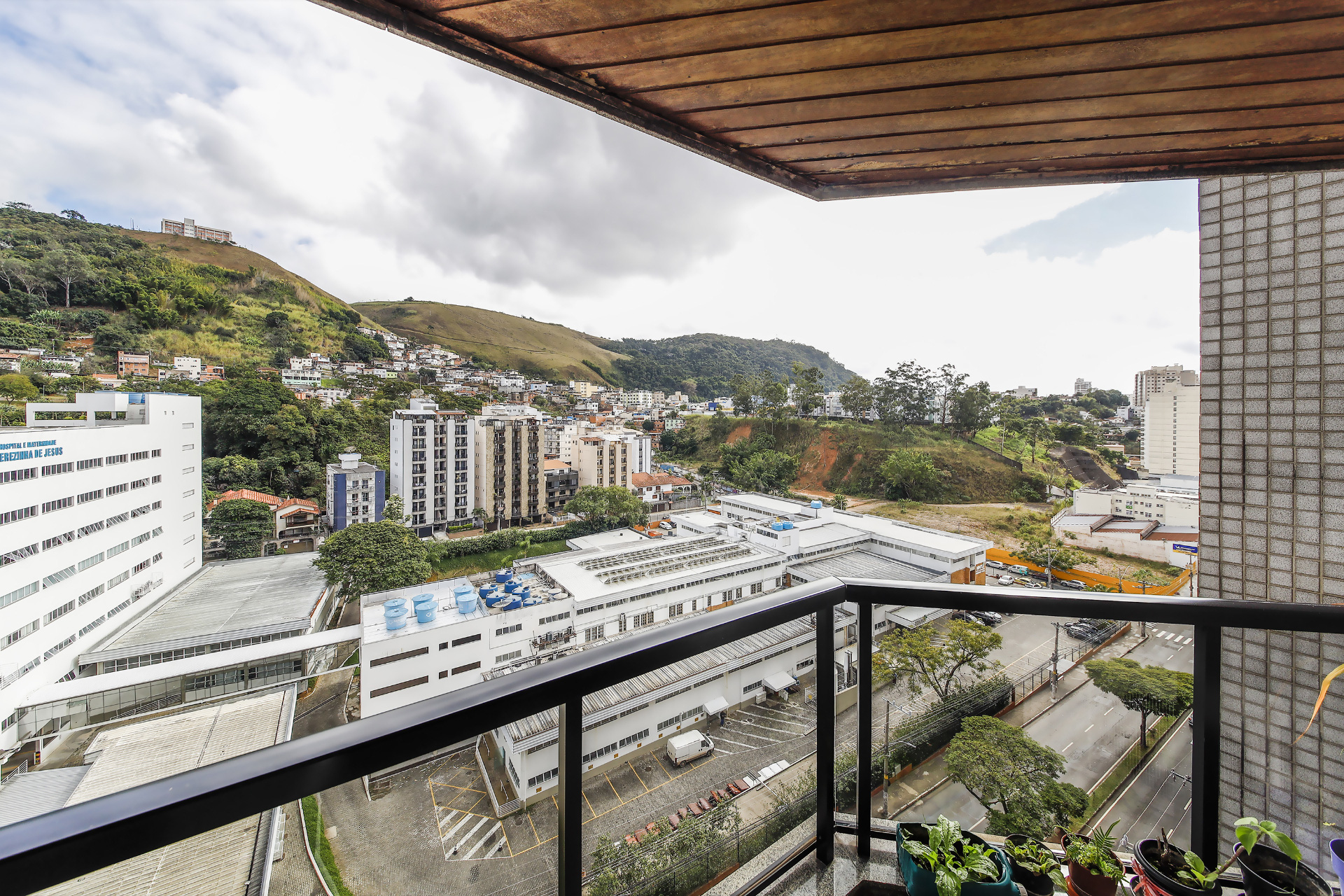 Amplo, na Av. Itamar Franco. 124m²., foto 4