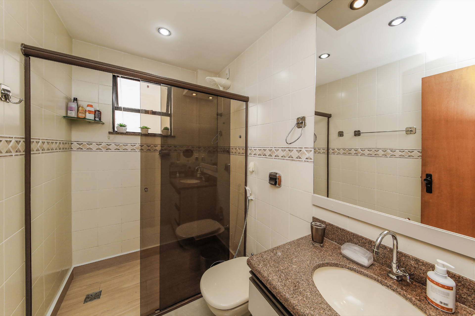 Amplo, na Av. Itamar Franco. 124m²., foto 14