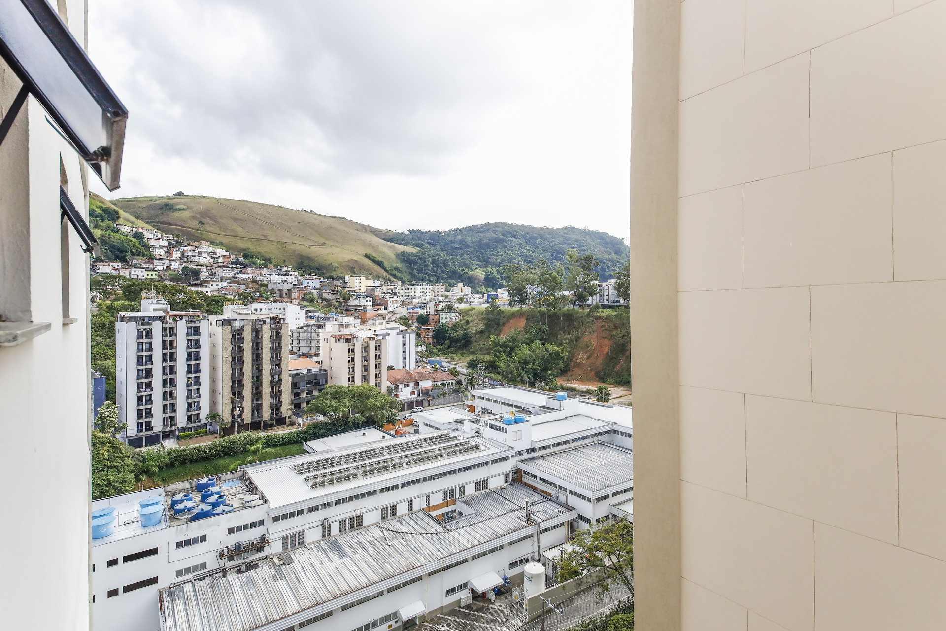 Amplo, na Av. Itamar Franco. 124m²., foto 9