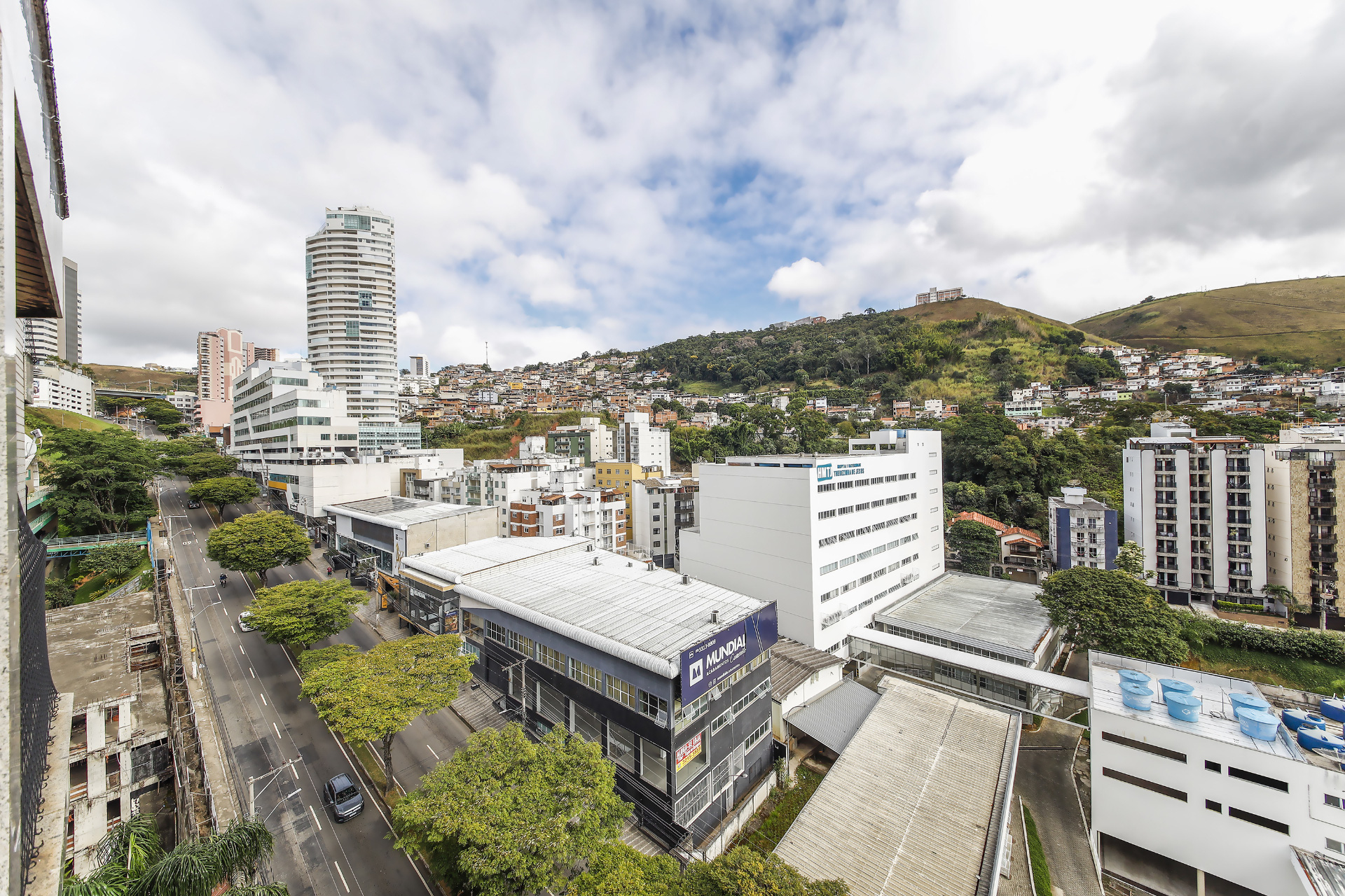 Amplo, na Av. Itamar Franco. 124m²., foto 5
