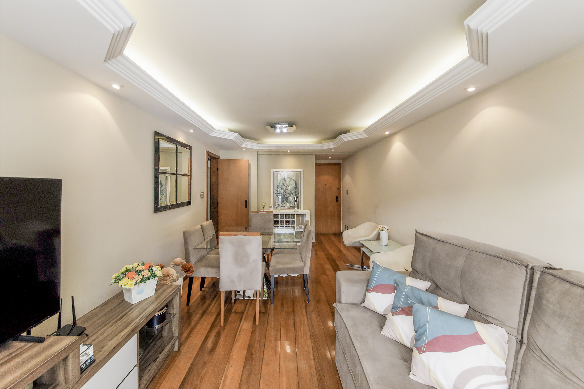 Amplo, na Av. Itamar Franco. 124m²., foto 2