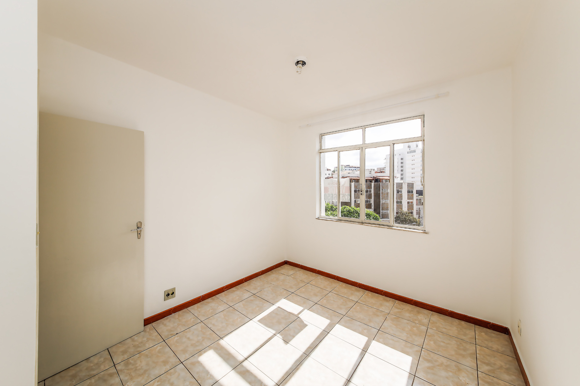 Apartamento amplo no Jardim Glória, bem ventilado, foto 3