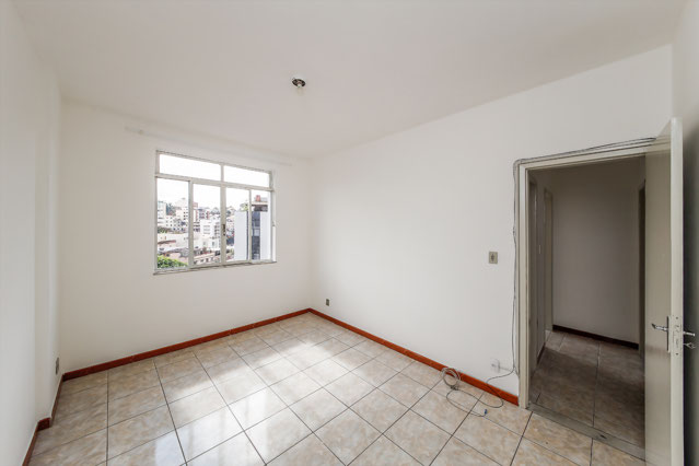 Apartamento amplo, claro e bem ventilado com 1 vaga para venda