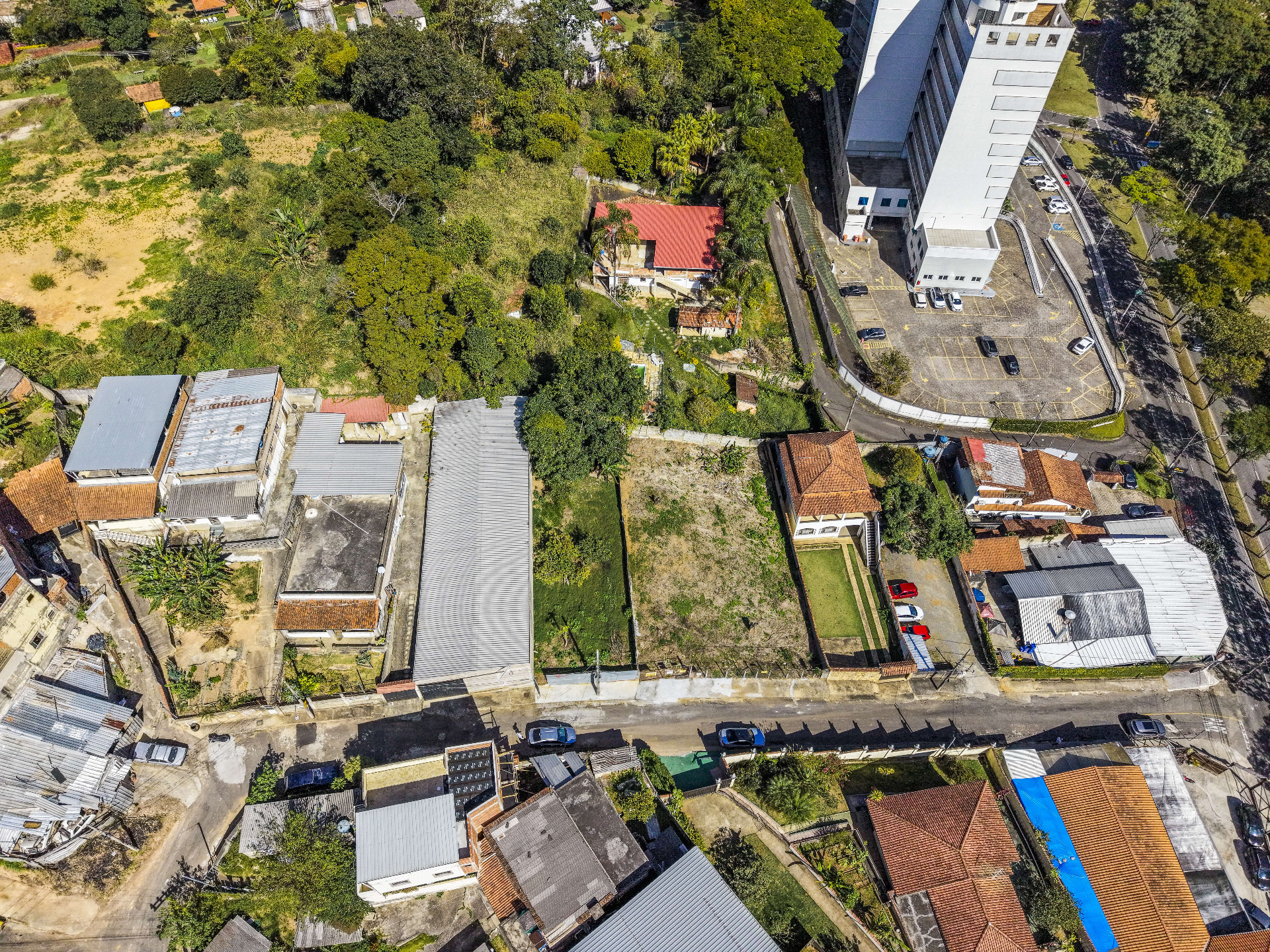 Teixeiras: terreno plano, 300m². Pronto pra construir., foto 1