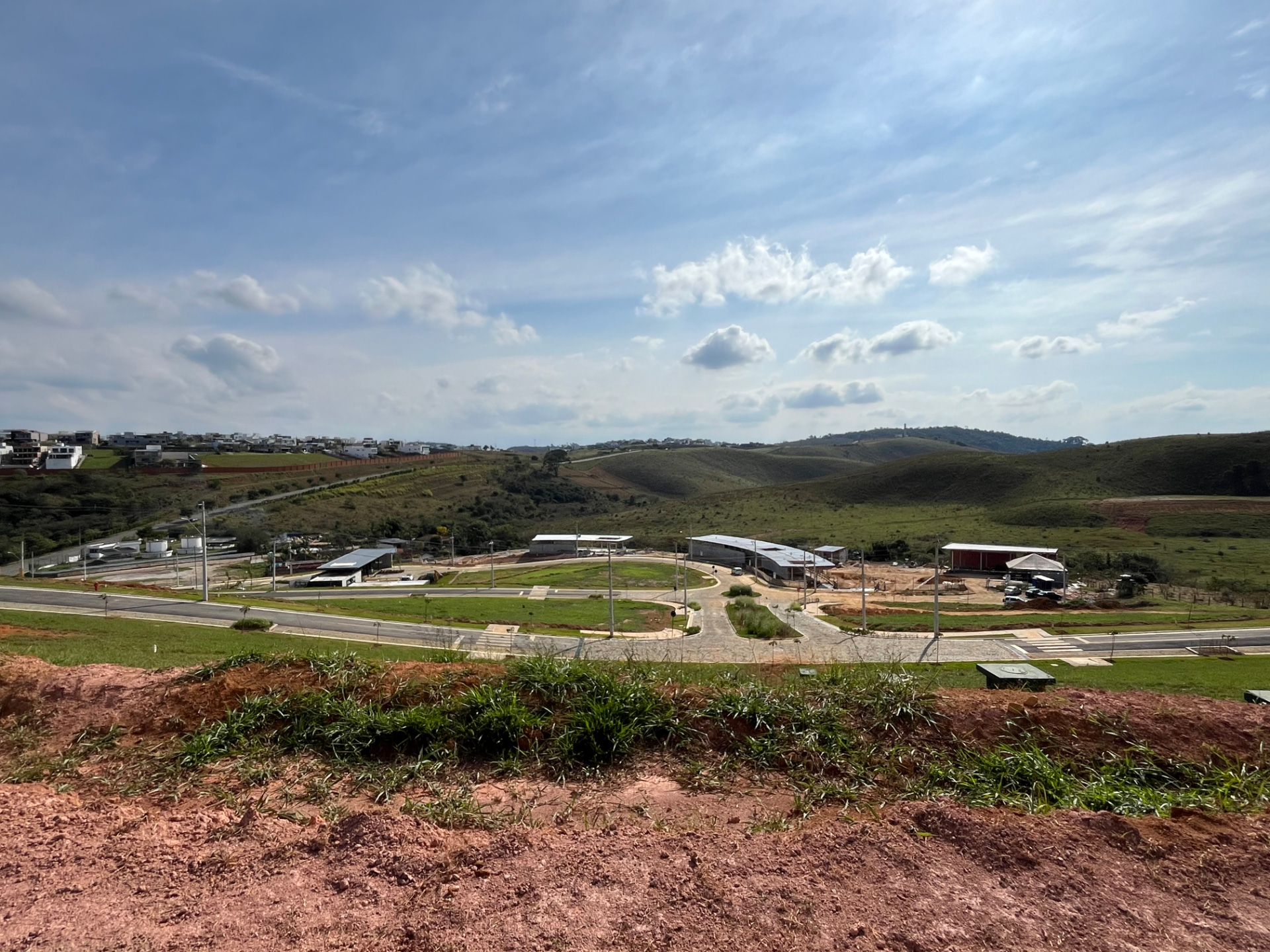 Terreno em declive. Condomínio Estrela do Bosque., foto 3