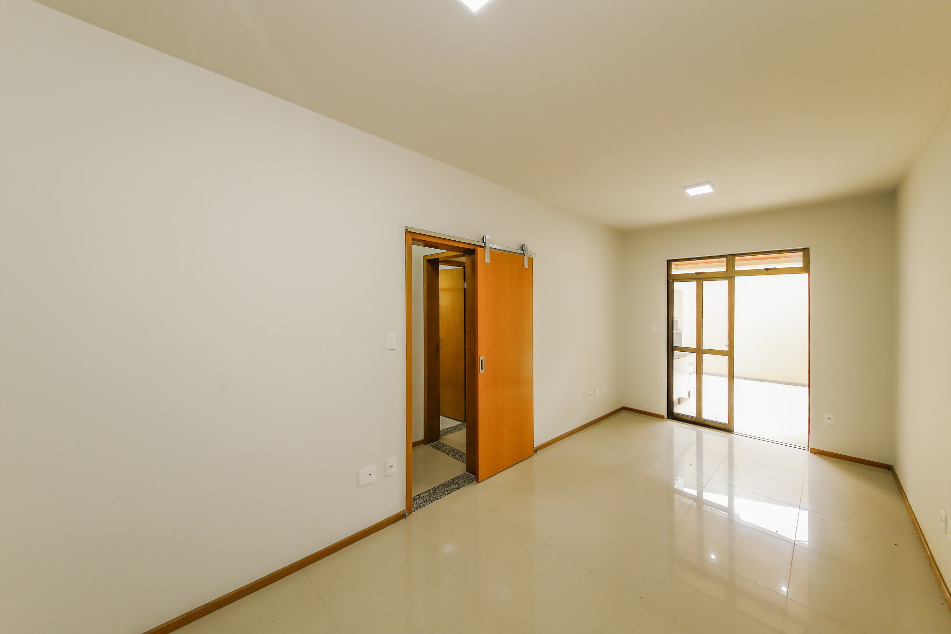 Centro: 2 suítes, 2 áreas externas. Amplo 102m², foto 1