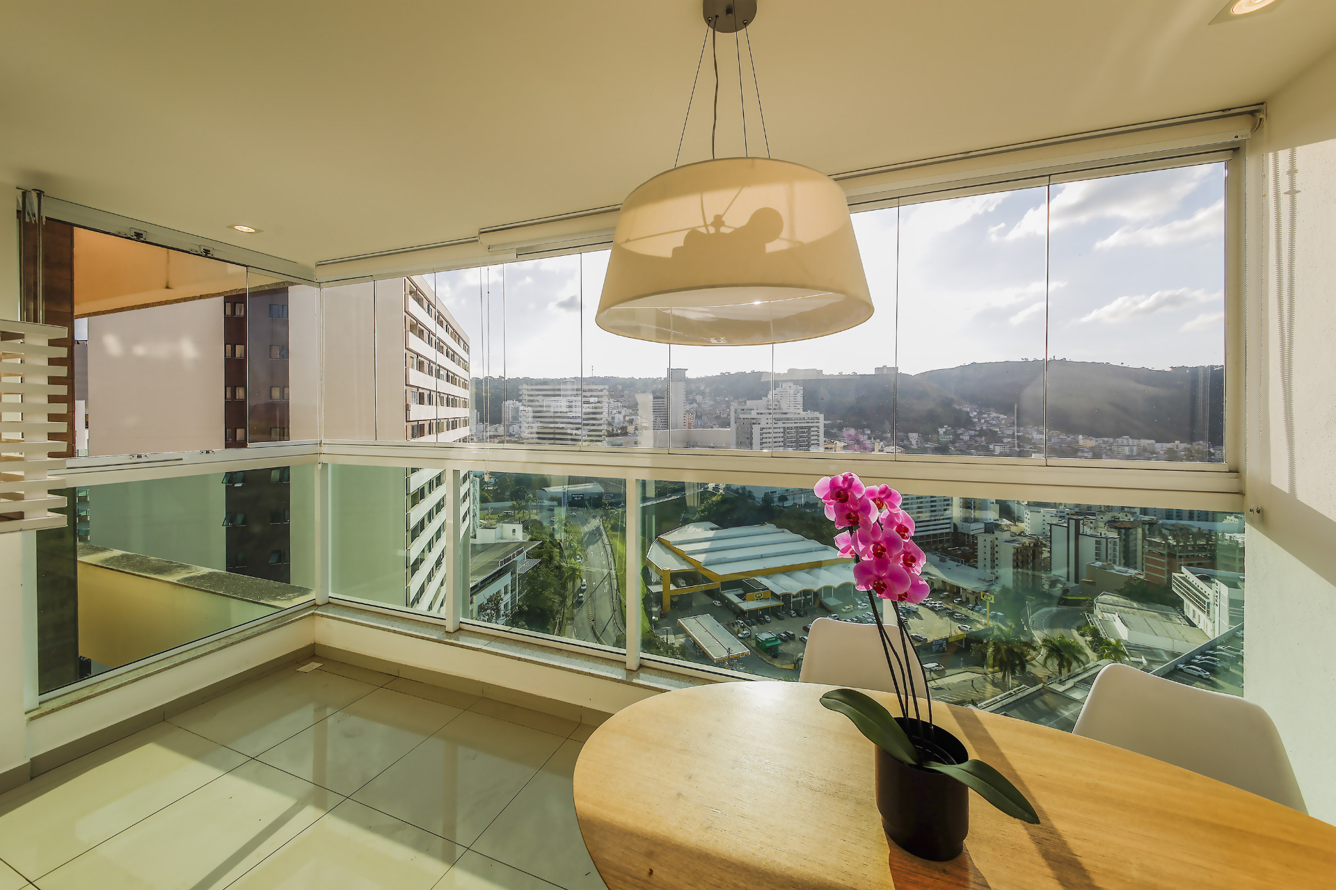 Apartamento com 2 suítes, varanda integrada e 2 vagas para venda, foto 4