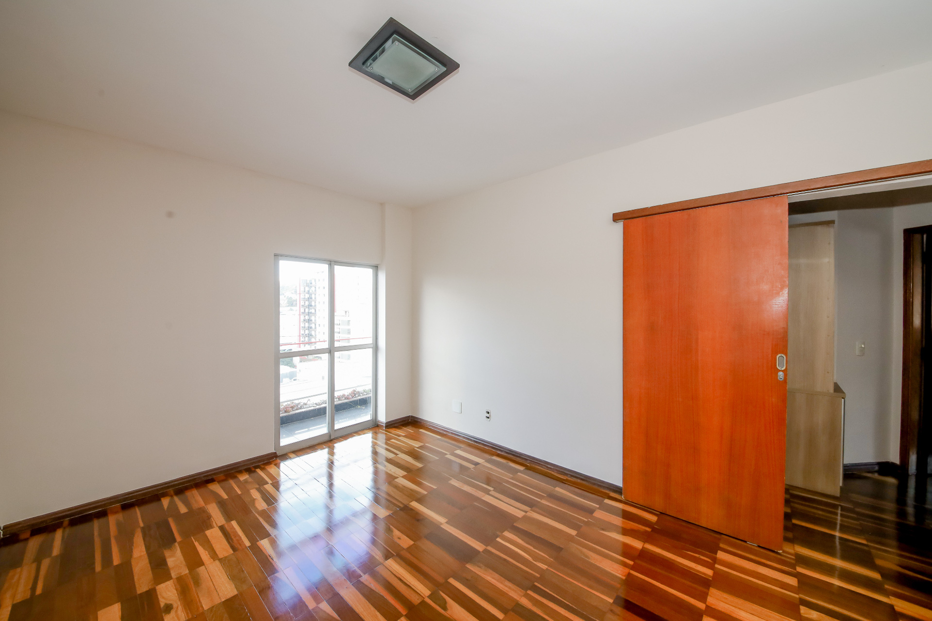 Centro: apê 2 quartos, suíte e varanda. 1 vaga., foto 1