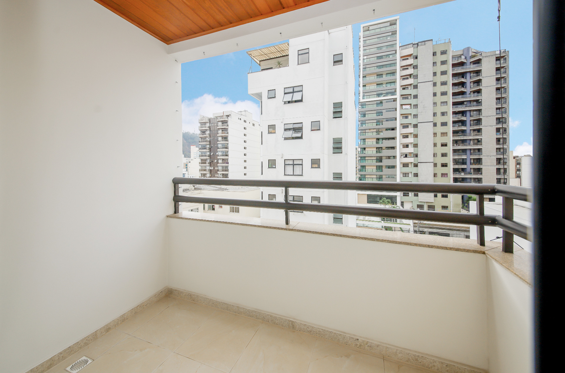 Centro: 2 suítes e varanda, 100m² com 2 vagas, foto 4