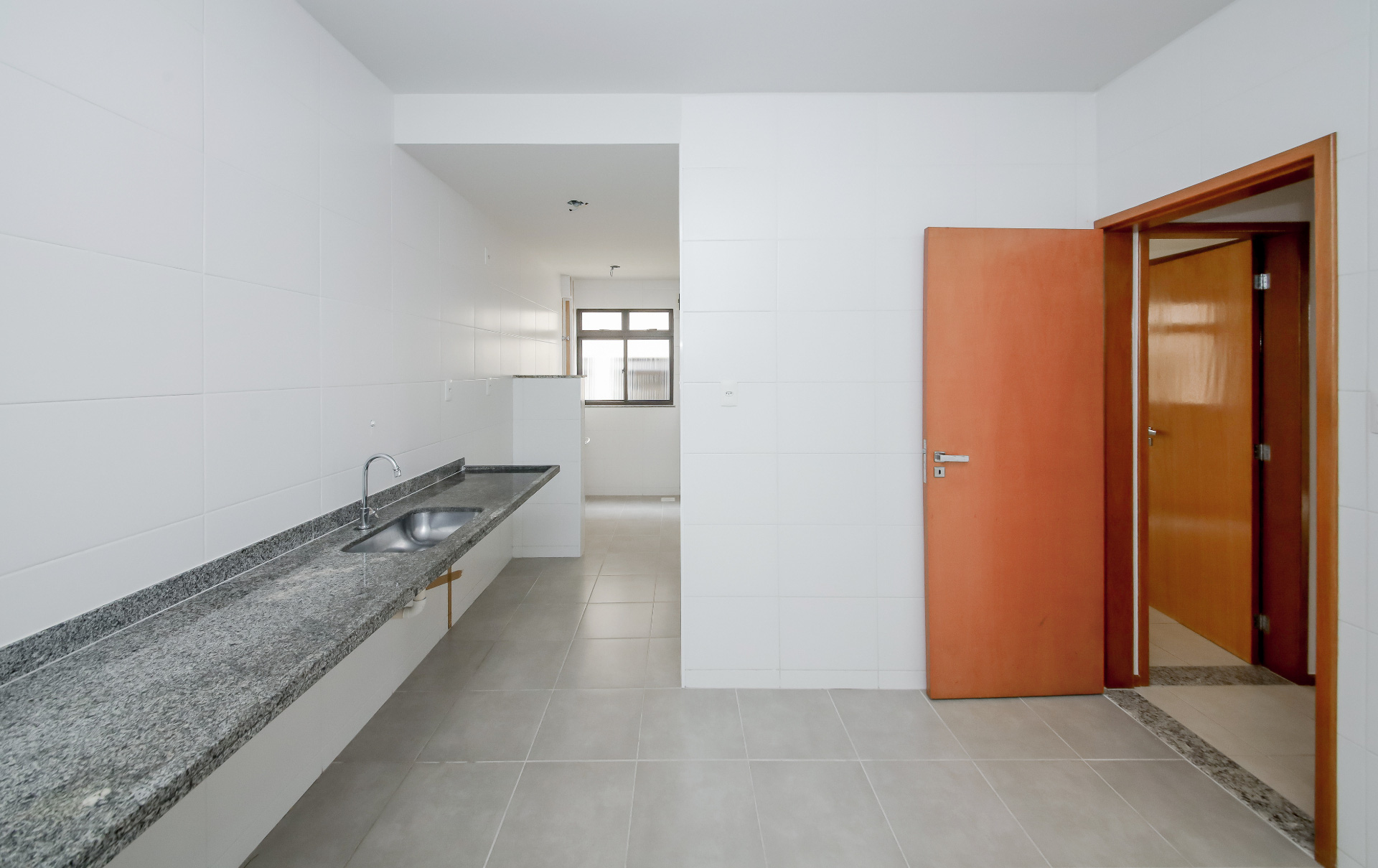 Centro: 2 suítes, varanda e 2 vagas. 106m²., foto 6