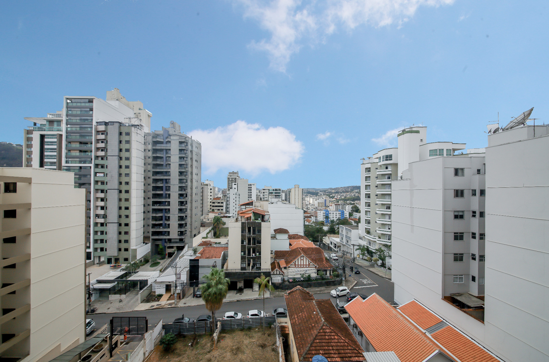 Centro: 2 suítes, varanda e 2 vagas. 106m²., foto 5