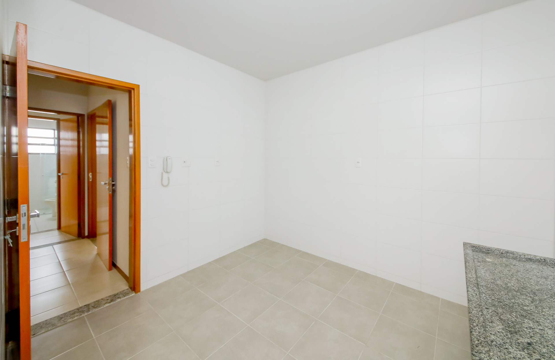 Centro: 2 suítes, varanda e 2 vagas. 106m²., foto 8