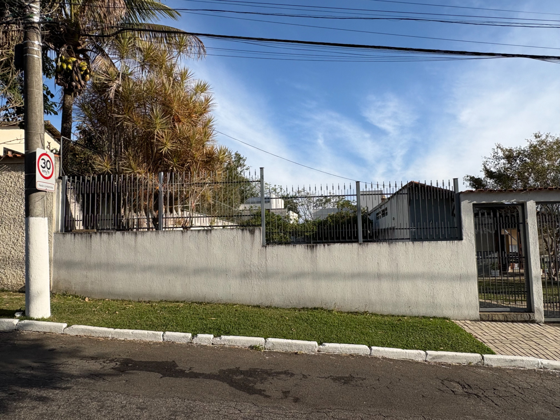 Terreno plano no Alto dos Pinheiros. 250m²., foto 1