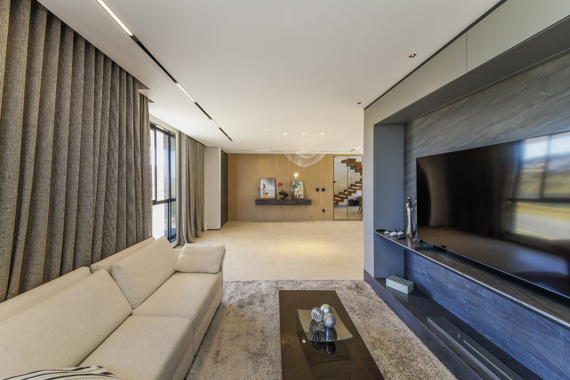 Alphaville: 4 quartos, 3 suítes, 345 m². Área generosa., foto 8