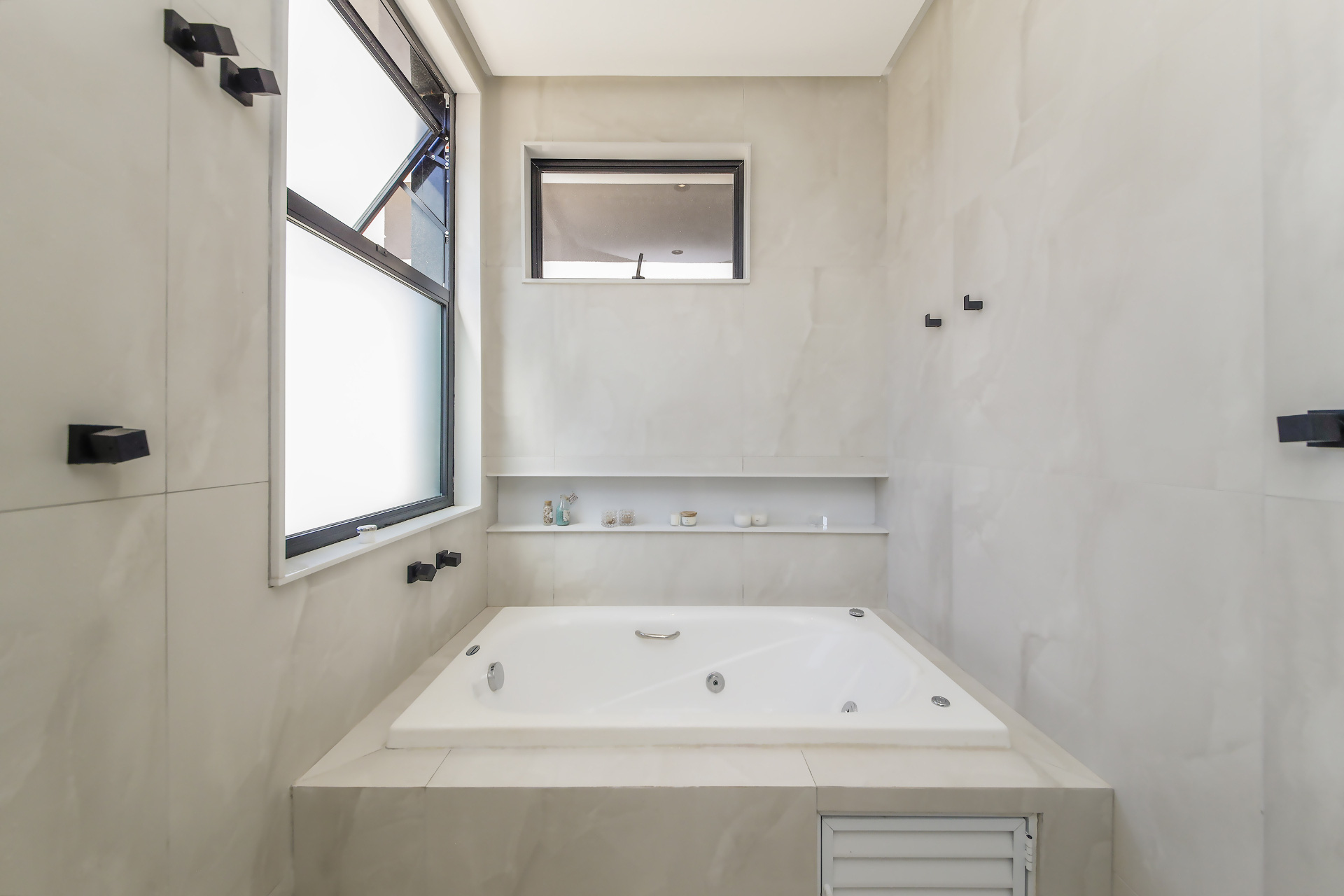 Alphaville: 4 quartos, 3 suítes, 345 m². Área generosa., foto 23