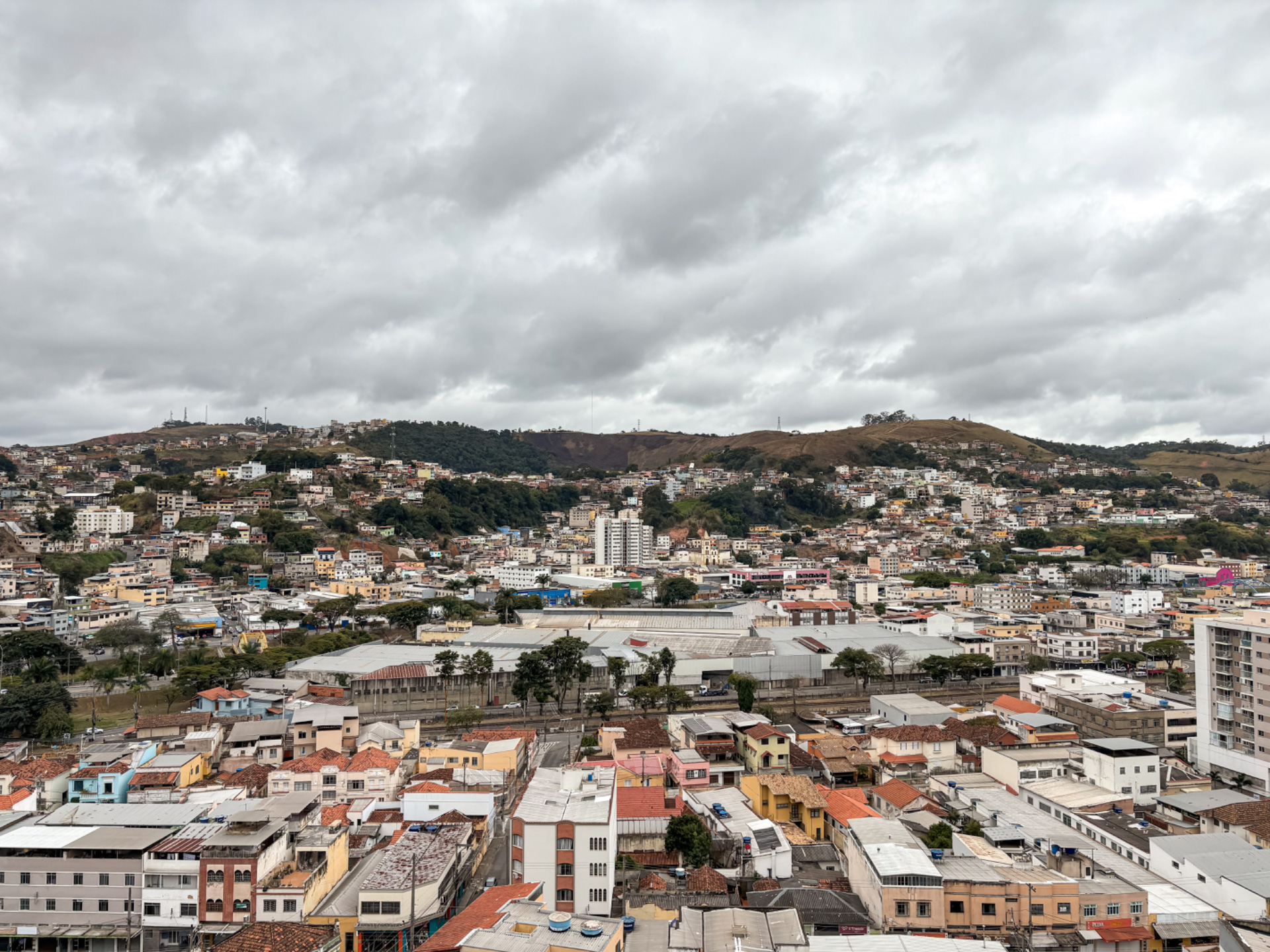 Varanda arejada no Granbery. Armários e 2 quartos., foto 14