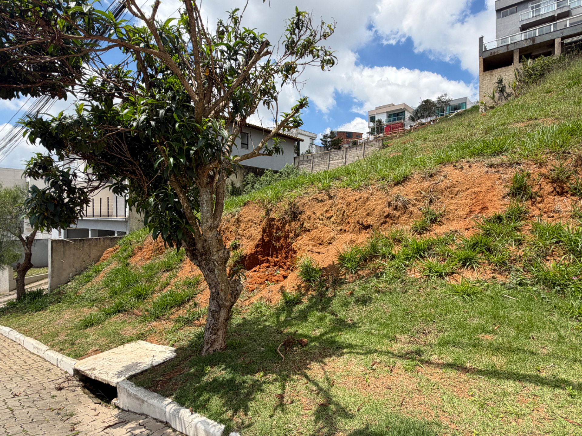 Lote em condomínio fechado, em aclive para venda, foto 4