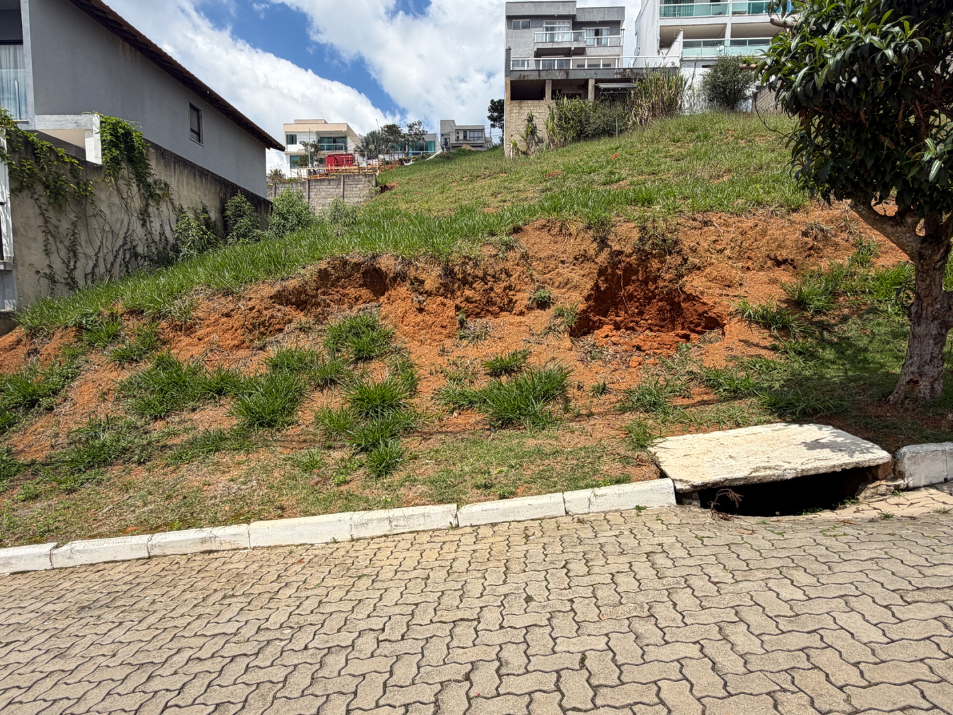 Lote em condomínio fechado, em aclive para venda, foto 2