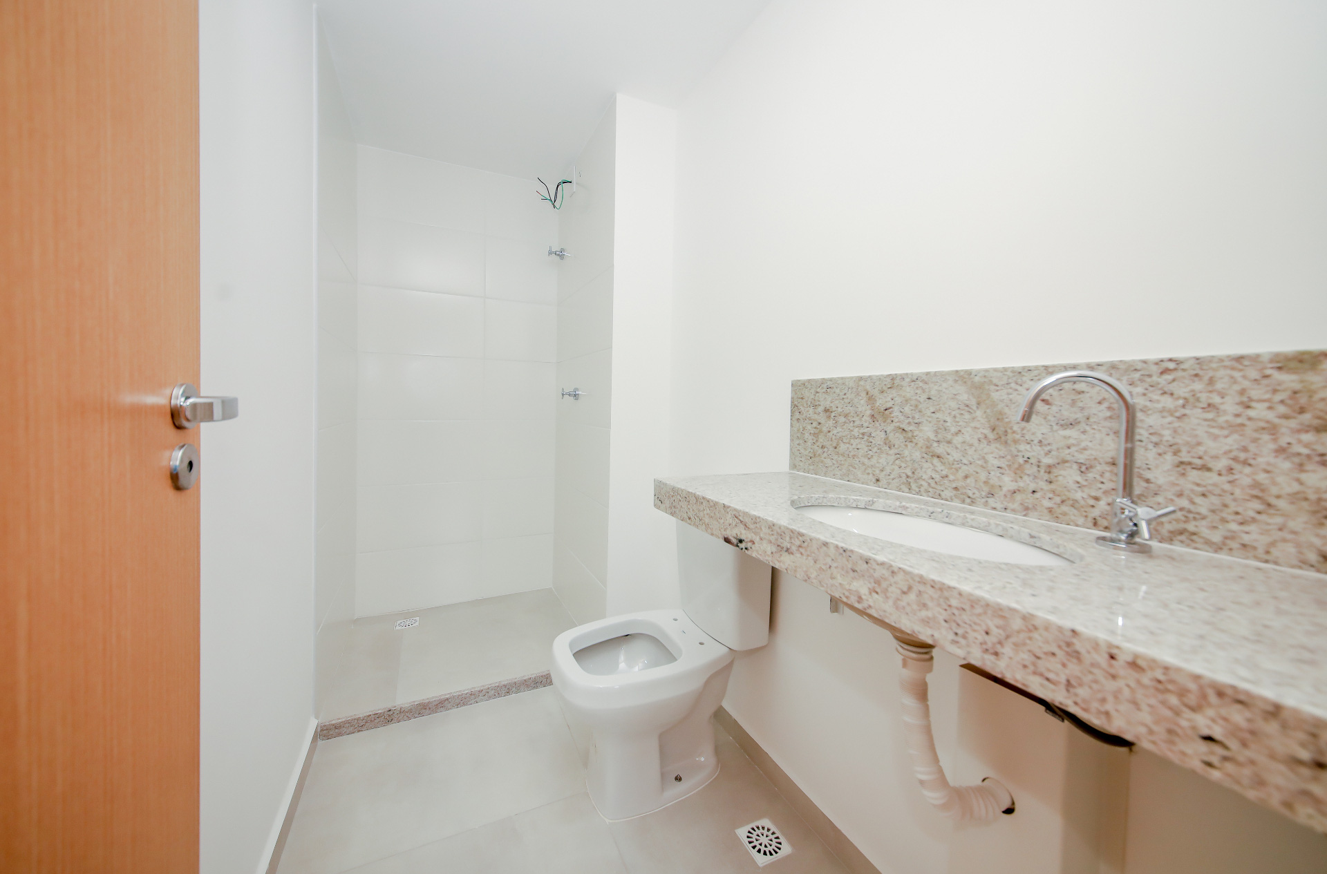 Centro: 2 suítes, varanda, vista livre., foto 17