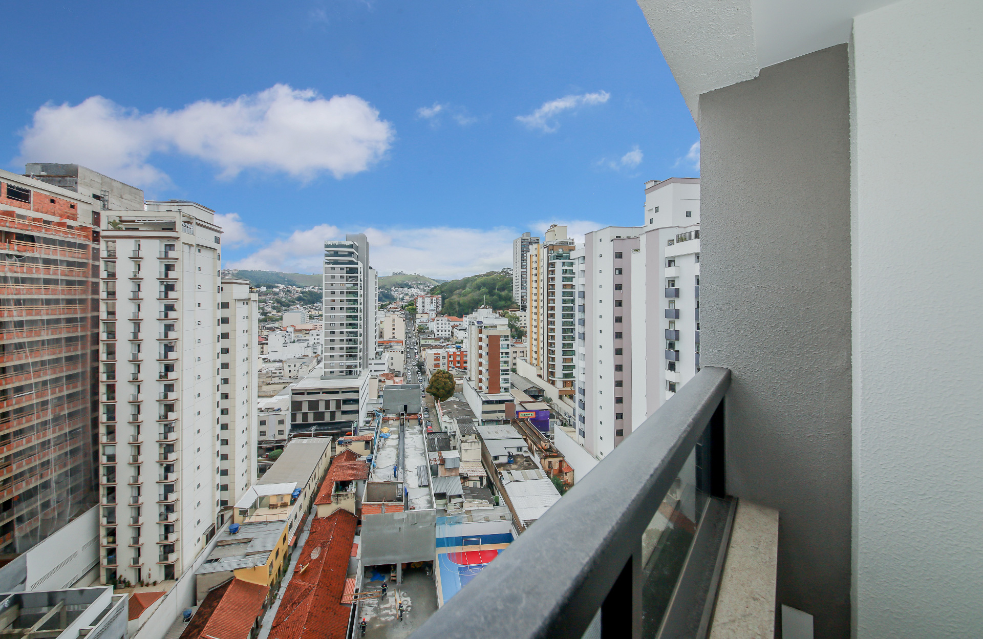 Centro: 2 suítes, varanda, vista livre., foto 12