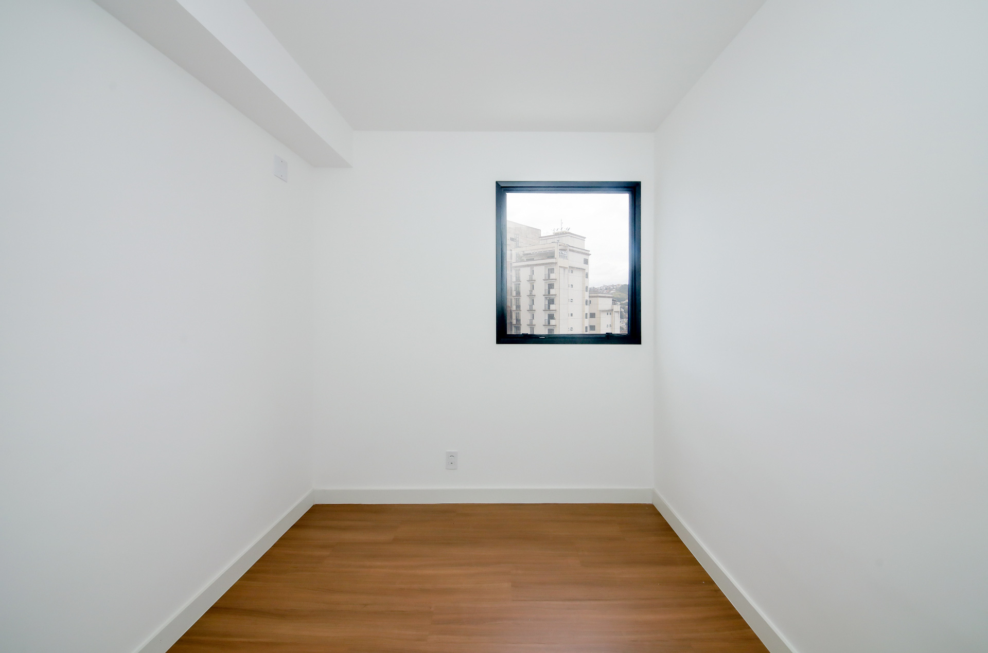 Centro: 2 suítes, varanda, vista livre., foto 8