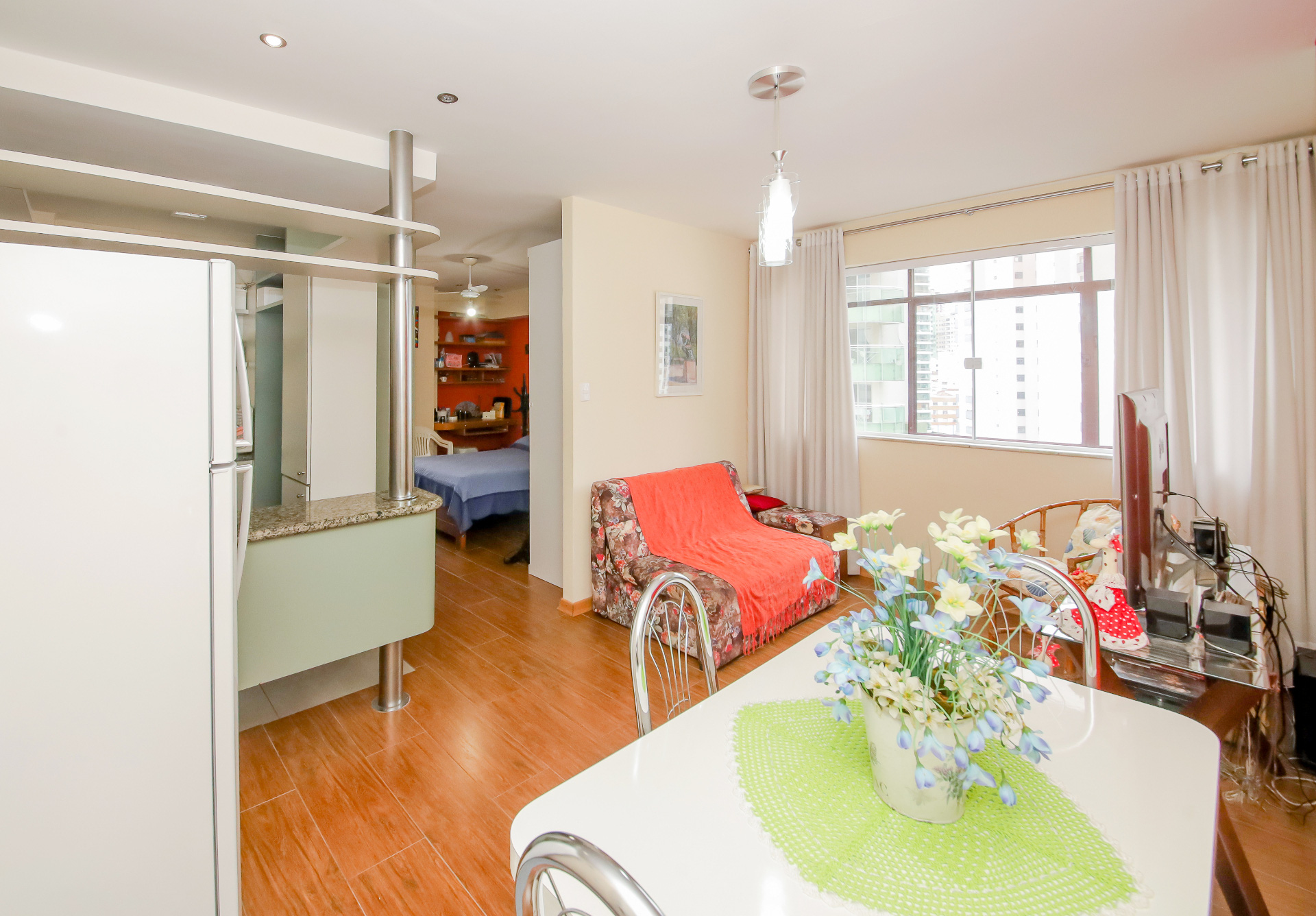 Apartamento com varanda e móveis planejados no Centro para venda, foto 2