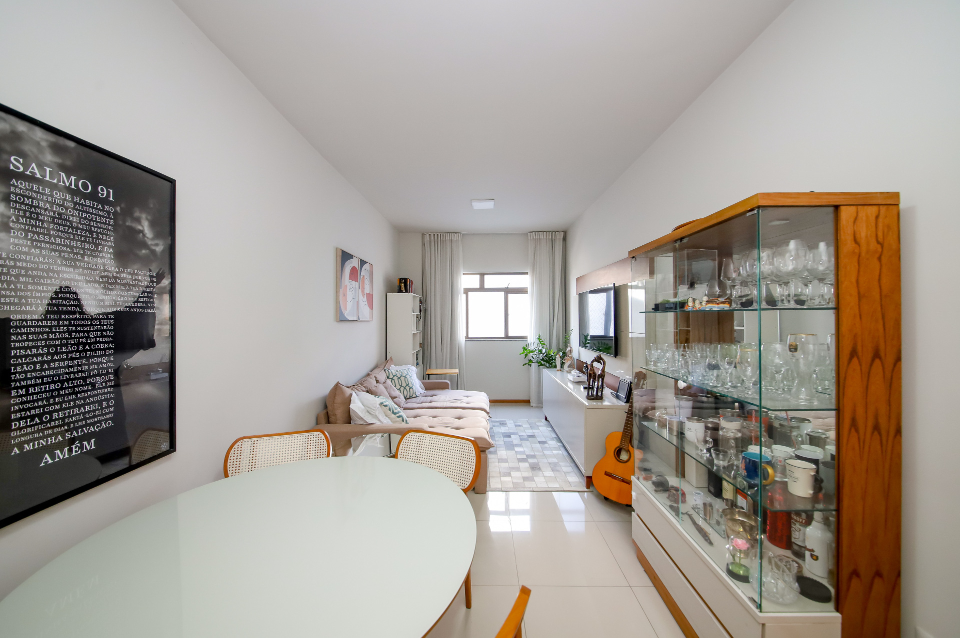 Apartamento com cômodos amplos e localização prática para venda, foto 2