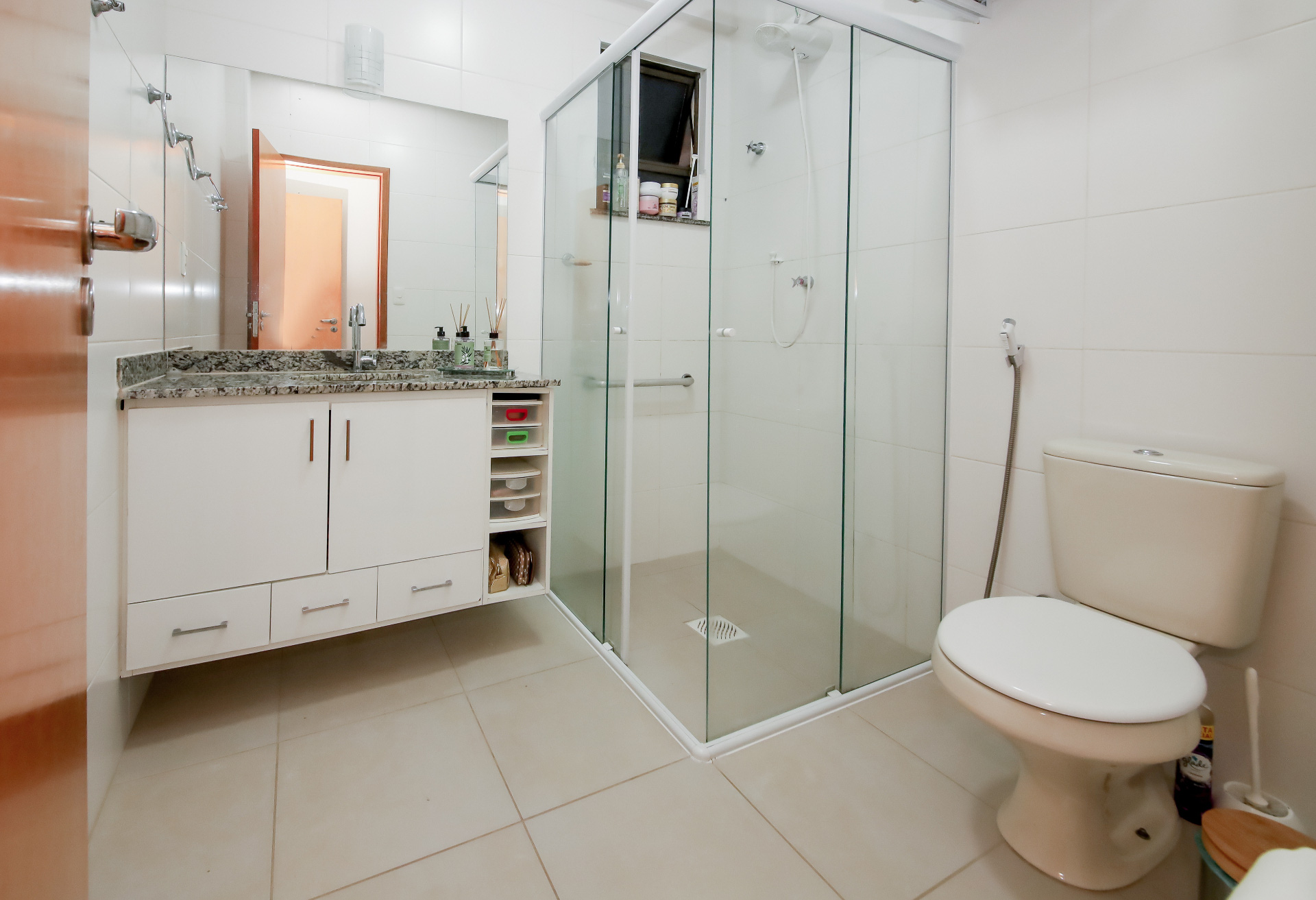 Apartamento com cômodos amplos e localização prática para venda, foto 19
