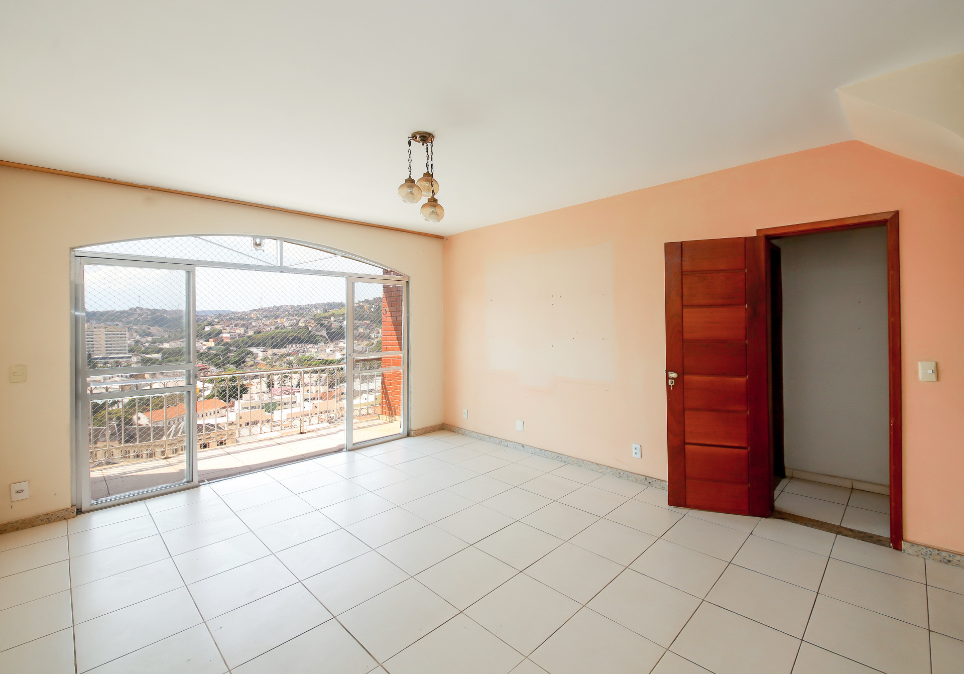Cobertura ampla com 3 suítes e vista para a cidade para venda, foto 2