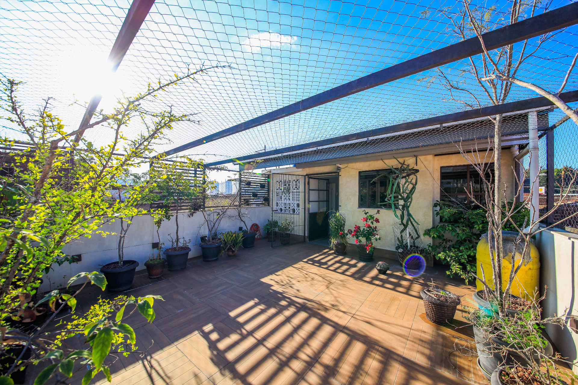 Mariano Procópio. Casa com duas áreas externas, 357m²., foto 20