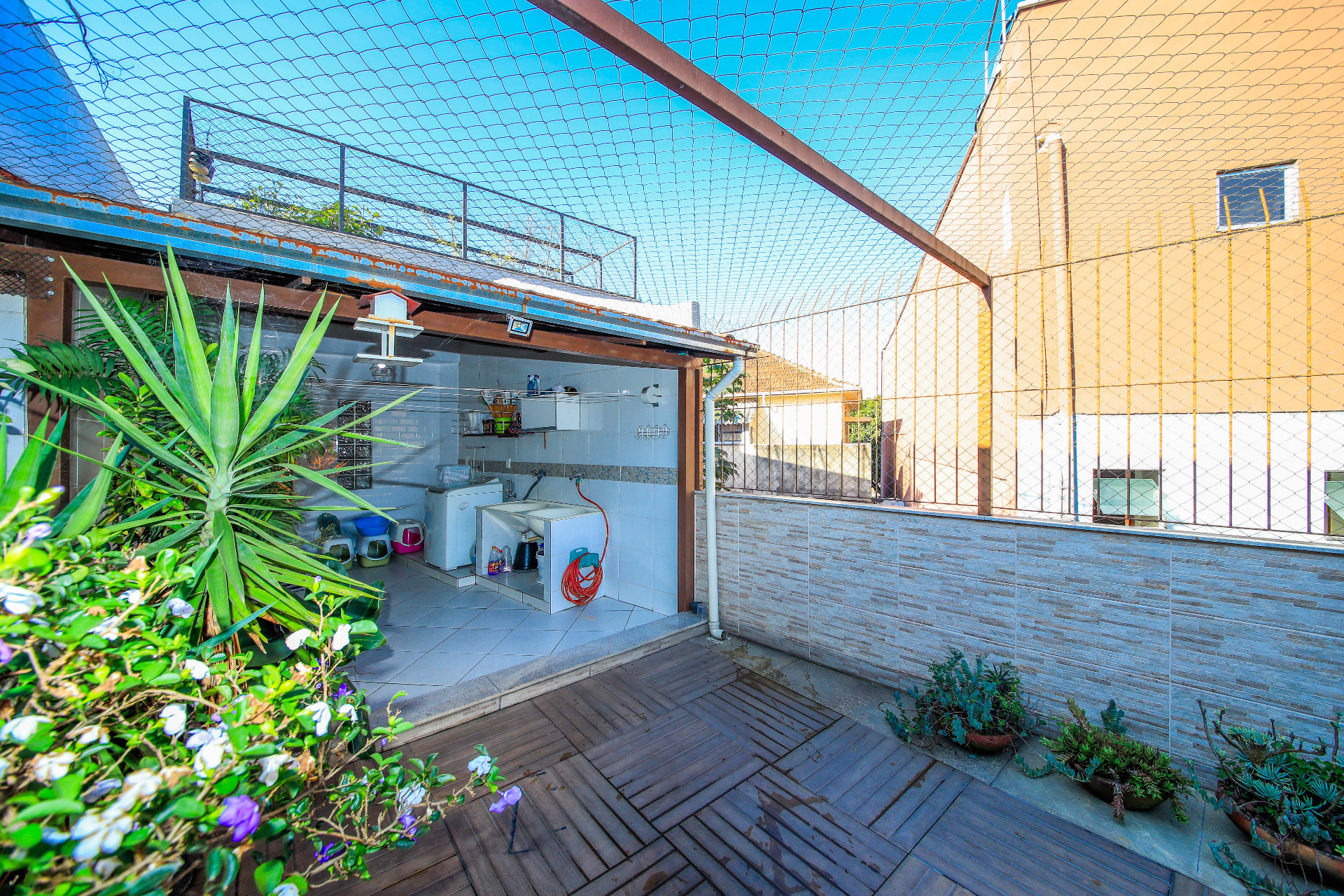 Mariano Procópio. Casa com duas áreas externas, 357m²., foto 16