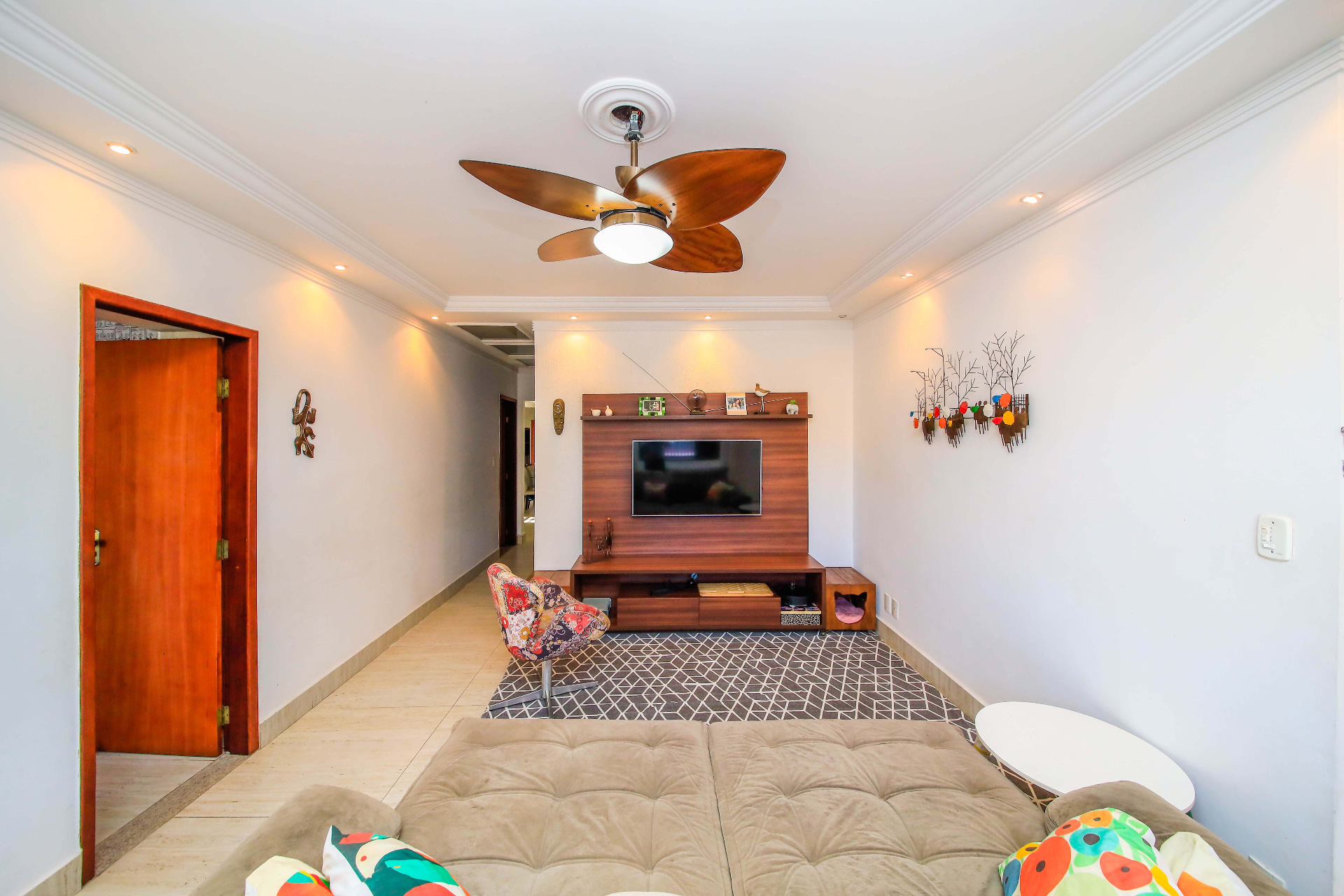 Mariano Procópio. Casa com duas áreas externas, 357m²., foto 2