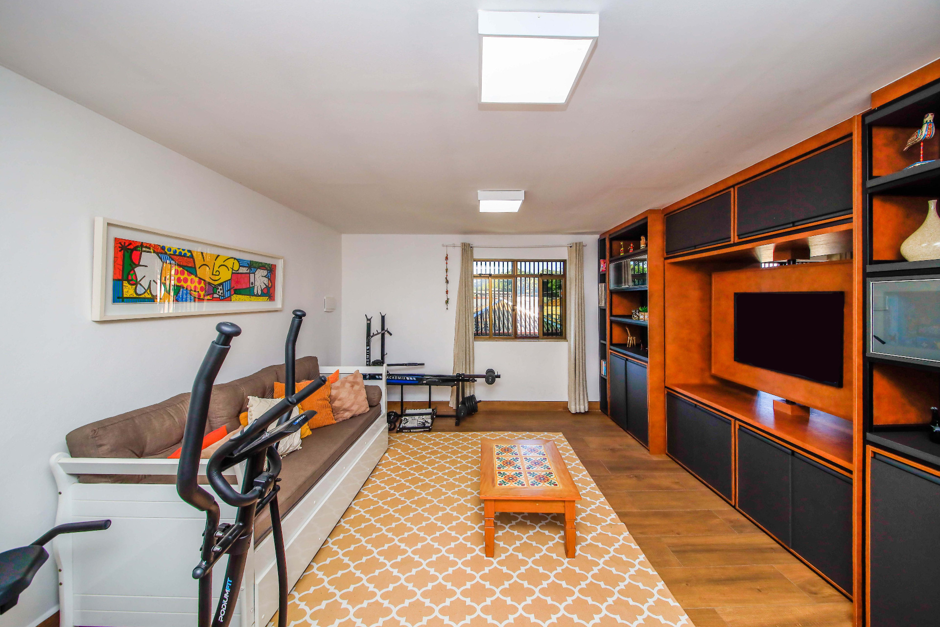 Mariano Procópio. Casa com duas áreas externas, 357m²., foto 22