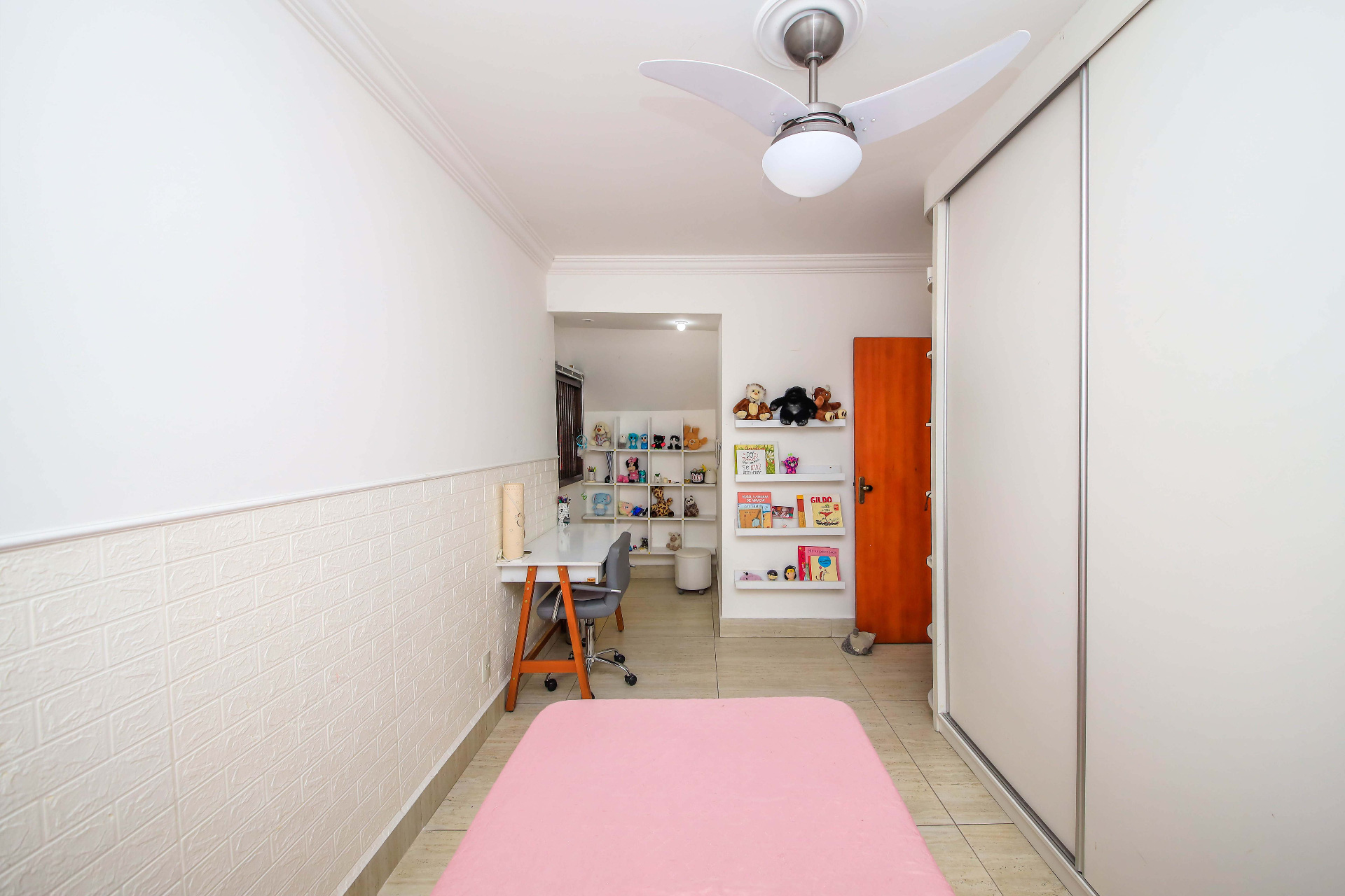 Mariano Procópio. Casa com duas áreas externas, 357m²., foto 7