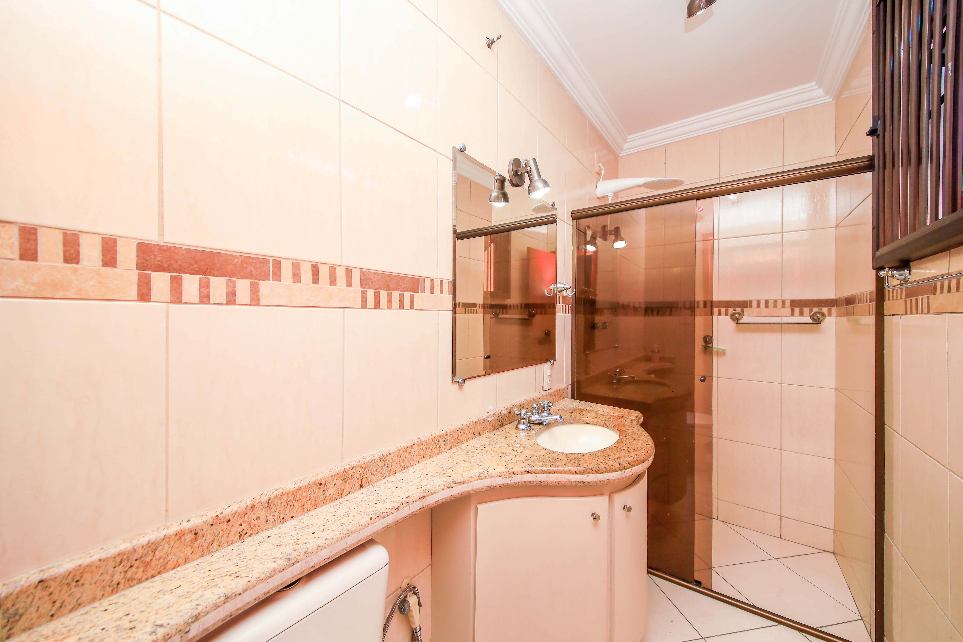 Mariano Procópio. Casa com duas áreas externas, 357m²., foto 10