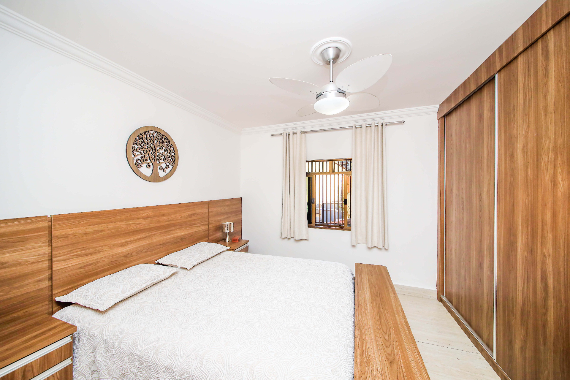 Mariano Procópio. Casa com duas áreas externas, 357m²., foto 9
