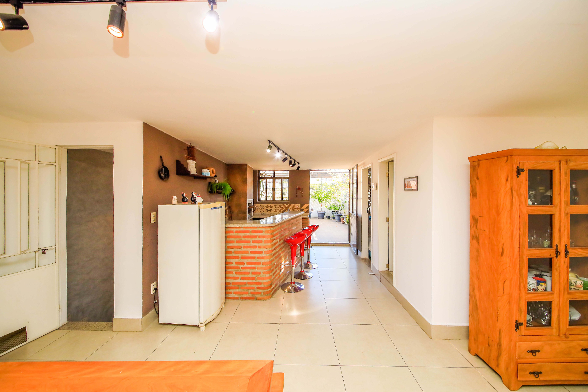 Mariano Procópio. Casa com duas áreas externas, 357m²., foto 19