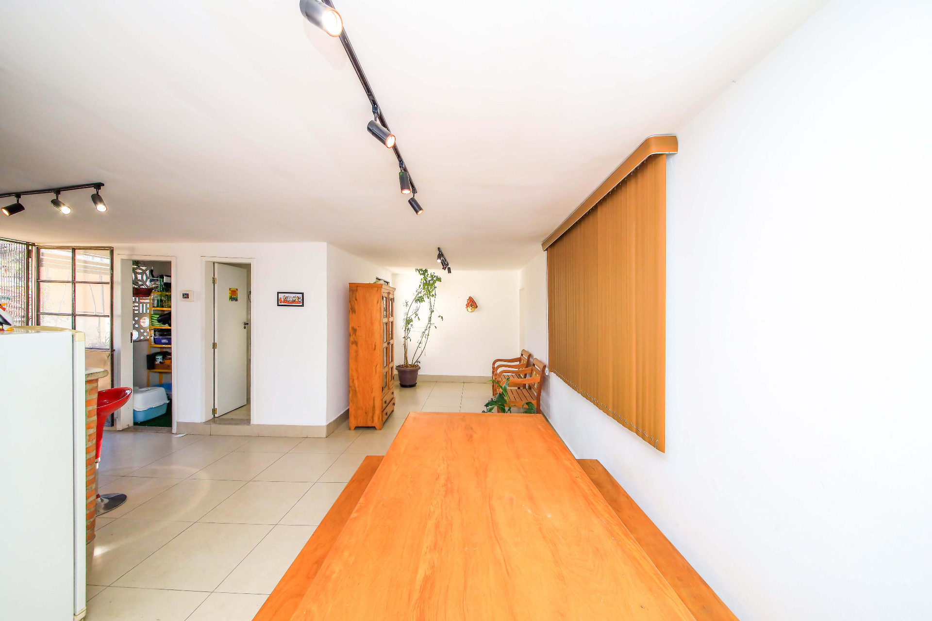 Mariano Procópio. Casa com duas áreas externas, 357m²., foto 18