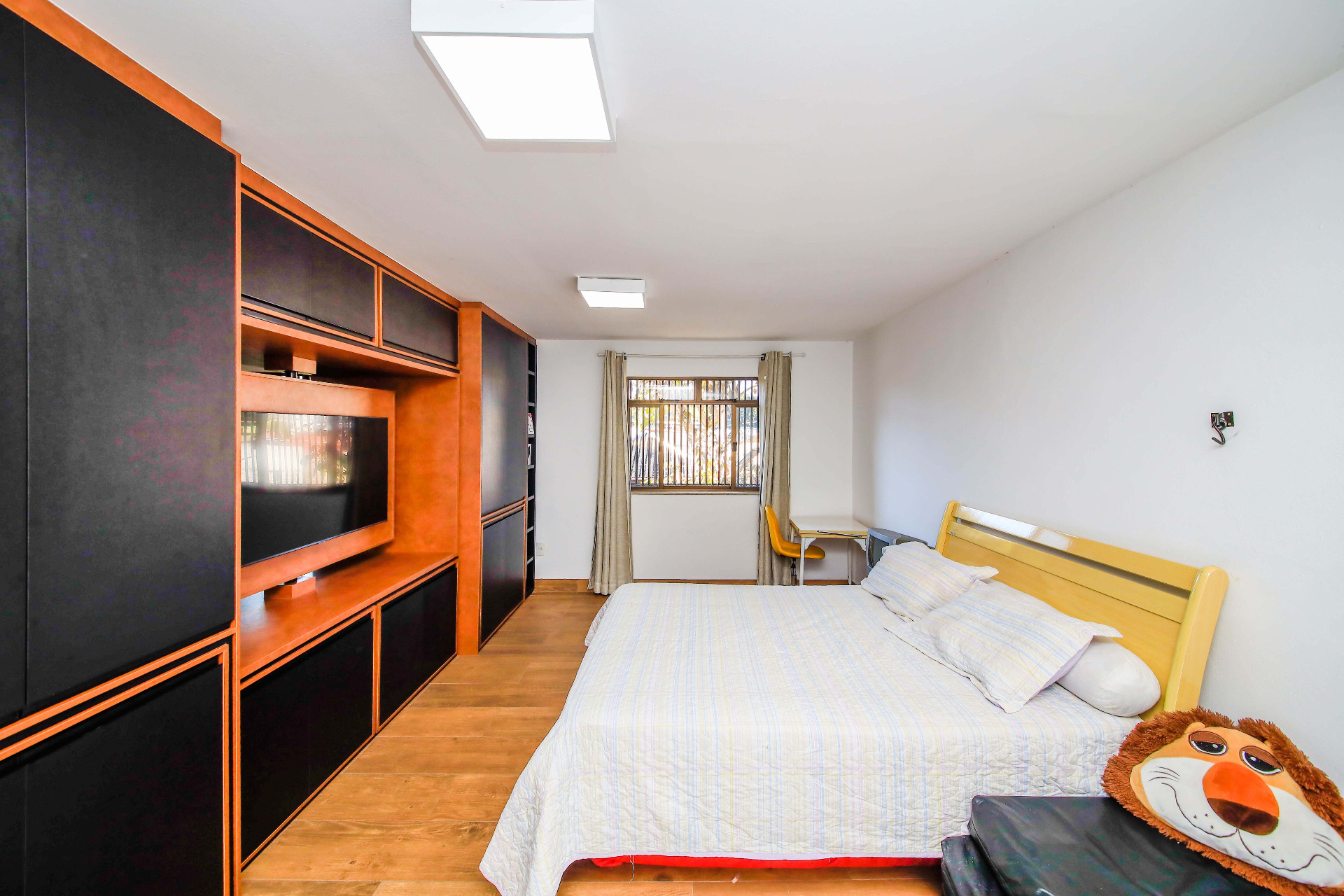 Mariano Procópio. Casa com duas áreas externas, 357m²., foto 23