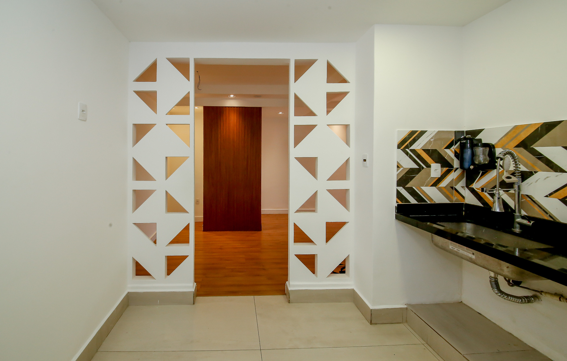 Apto térreo reformado, 2 quartos, entrada própria., foto 6