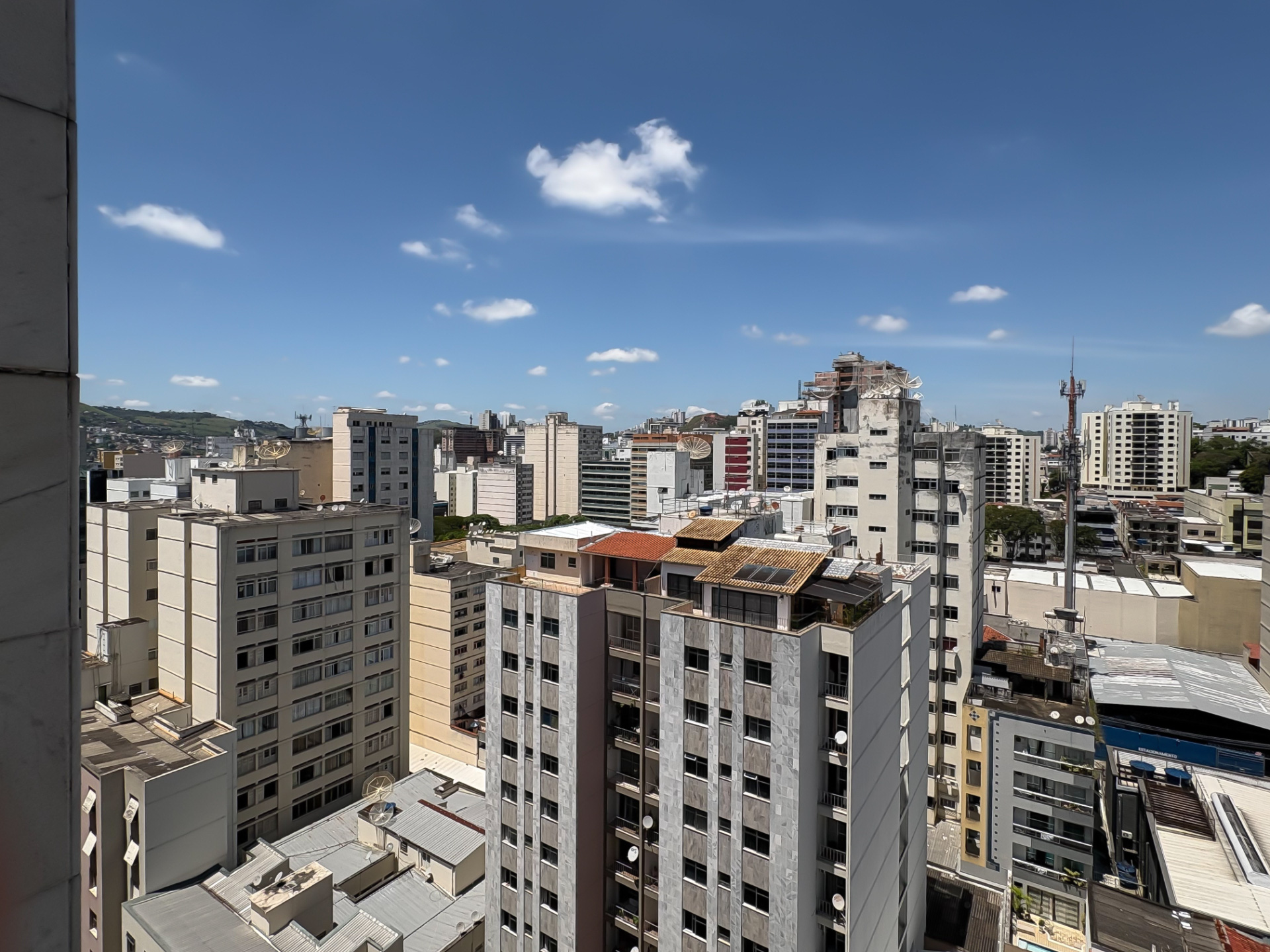Quarto e sala no Centro, bem localizado e com vaga para venda, foto 3