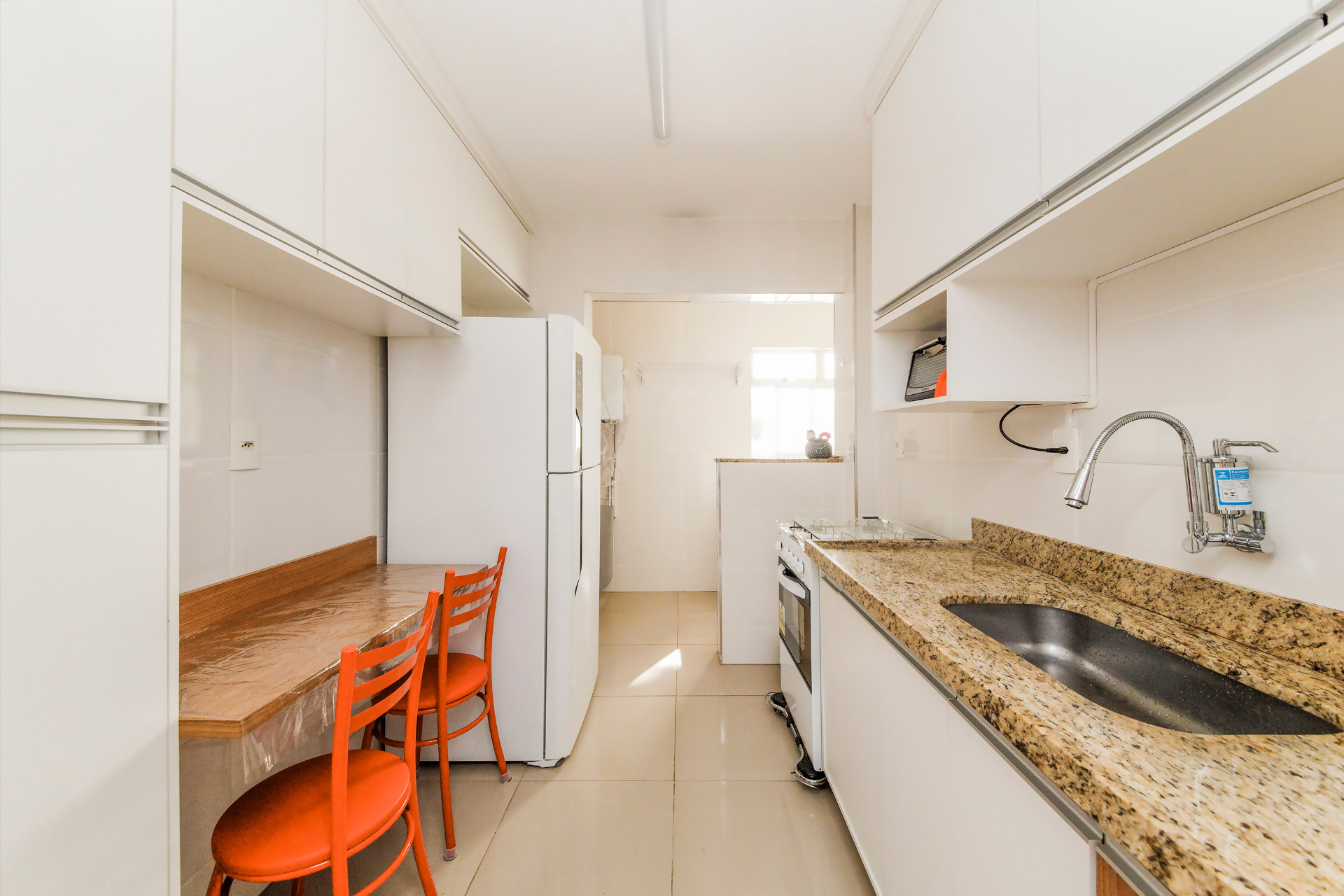 Centro: 2 quartos, 1 suíte e varanda generosa, foto 12