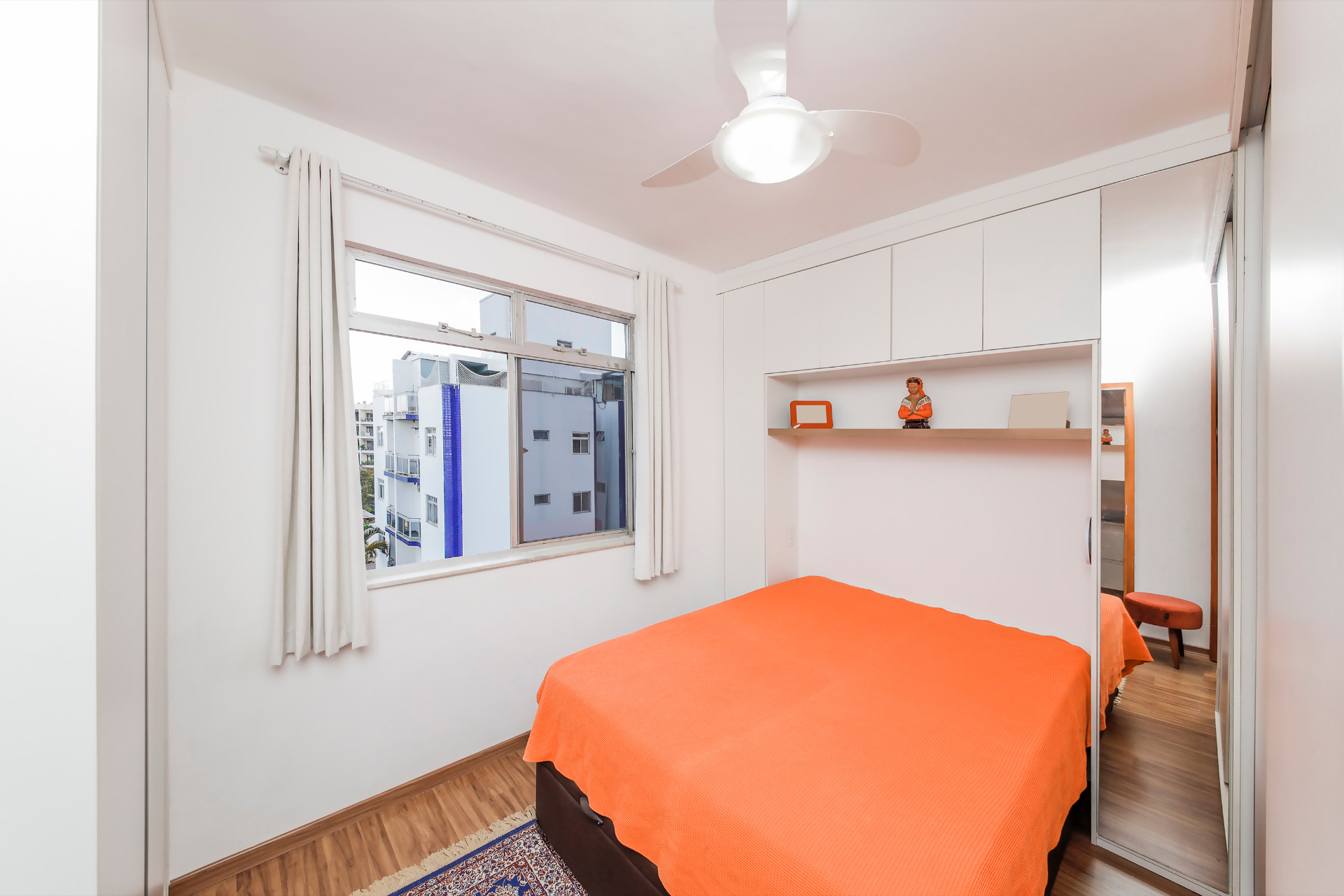 Centro: 2 quartos, 1 suíte e varanda generosa, foto 5