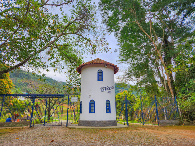 Salvaterra: Terreno de 3 mil m² com casa de 166m² e 2 vagas