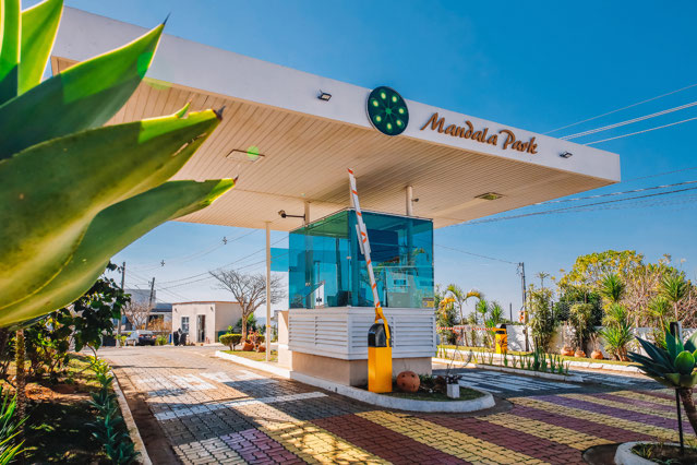 Aeroporto: casa com natureza ao redor, 319m²