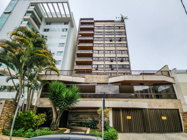 São Mateus. Apartamento clássico, com 238m². Boa planta.
