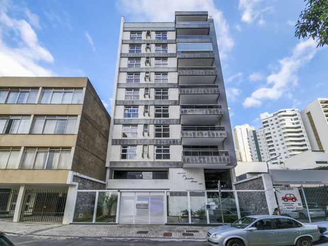 Granbery: 4 quartos, 260m². Varanda espaçosa.