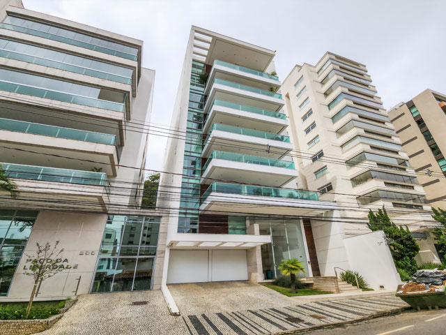 Bom Pastor: 3 suítes, 1 por andar, 366m².