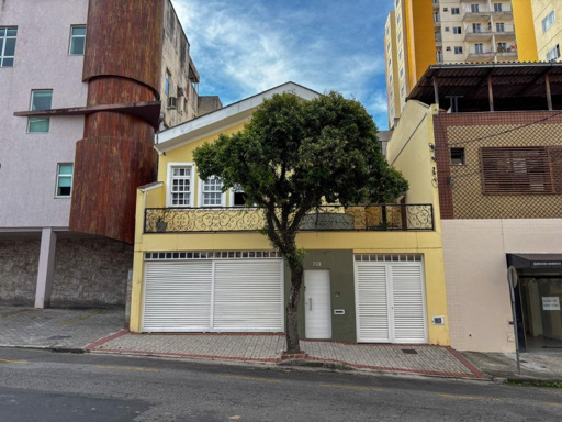 Casa localizada no coração do São Mateus muito espaçosa e aconchegante