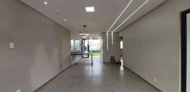 Uma casa moderna, linear no Guaruá, com preço de um apê de 2 quartos!